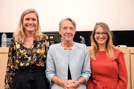 Photo de Yaël BRAUN-PIVET, Elisabeth BORNE et Aurore BERGÉ