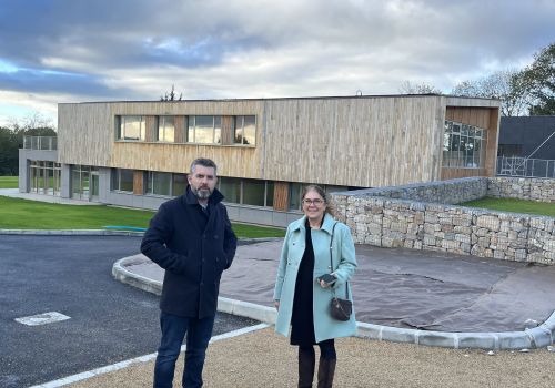 À l’Institut Thérapeutique Éducatif et Pédagogique Les Rochers de Châteaubourg.